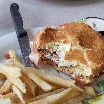 Country Cottage - Farmer Burger with an Egg! - Breakfast & Brunch Near Me - Woodburn, Oregon Country Cottage - Farmer Burger with an Egg! - Breakfast & Brunch Near Me - Woodburn, Oregon