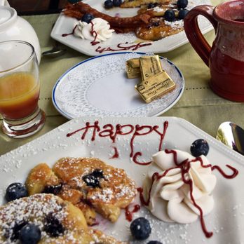 Candleberry Inn on Cape Cod - On our anniversary, we were surprised to find Happy Anniversary written on our breakfast plate. - Bed & Breakfast Near Me - Brewster, Massachusetts