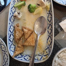 Red curry and rice was tasteless and expensive . Red curry and rice was tasteless and expensive .