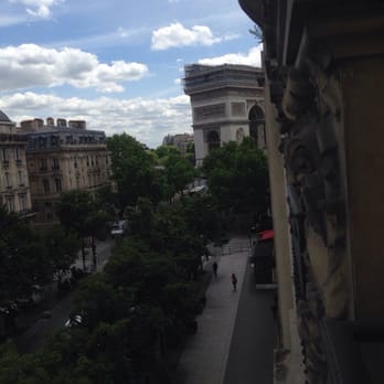 Hotel Cecilia - View of the Arc de Triomphe - Hotels Near Me - Paris, 75