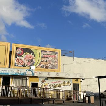 Aguachiles El Tamarindo - Outdoor seating - Food Trucks Near Me - Oakland, California