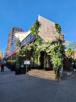 Le Petit Village by null