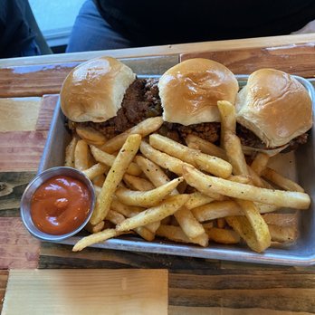 Scholars & Scoundrels Elyson - Sloppy Joe Sliders with French Fries - Bars Near Me - Katy, Texas