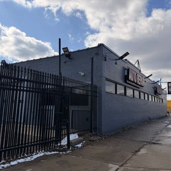 Queen's Collision Auto Repair - Body Shops Near Me - Detroit, Michigan Queen's Collision Auto Repair - Body Shops Near Me - Detroit, Michigan