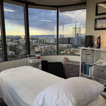 Worth It - View of the treatment room - Physical Therapy Near Me - Denver, Colorado Worth It - View of the treatment room - Physical Therapy Near Me - Denver, Colorado