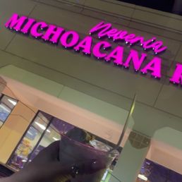 Medium ice cream cup. Flavor: cheesecake & gansito!