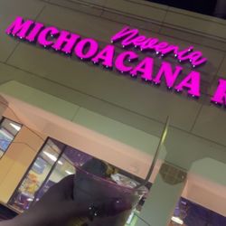 La Michoacana River - Medium ice cream cup. Flavor: cheesecake & gansito!