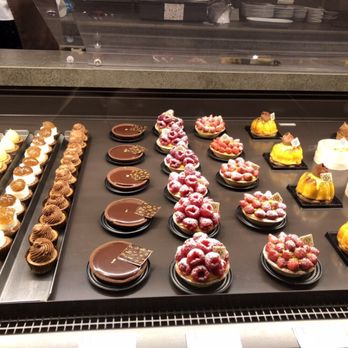 Pasticceria Besuschio - Patisserie/Cake Shop Near Me - Abbiategrasso, Michigan