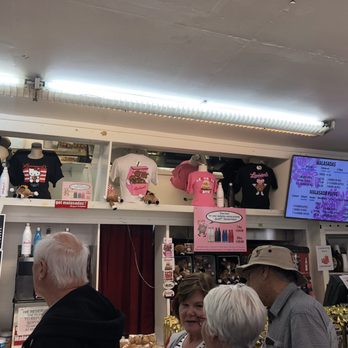 Leonard's Bakery - Bakeries Near Me - Honolulu, Hawaii