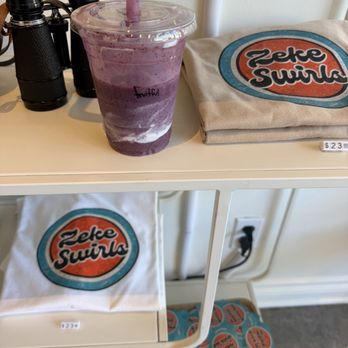 Zeke Swirls - Absolute blast! I tried their smoothie lines and its just simply delicious! I had Fruitful drink and better than other smoothie places - Juice Bars & Smoothies Near Me - La Cañada Flintridge, California