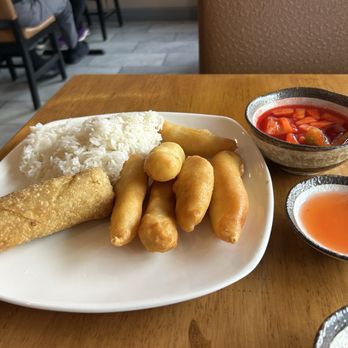 J&C Kitchen - Sweet and sour chicken lunch special - Sushi Bars Near Me - Waltham, Massachusetts J&C Kitchen - Sweet and sour chicken lunch special - Sushi Bars Near Me - Waltham, Massachusetts