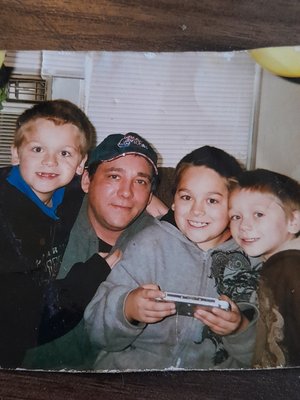 Ken Holt services Logo