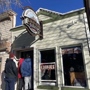 Mountain Top Cookie Shop - Desserts Near Me - Breckenridge, Colorado