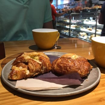 La Maison Smith - An almond croissant and a chocolate/almond croissant with two London fogs (made with almond milk!) - Desserts Near Me - Quebec City, Quebec