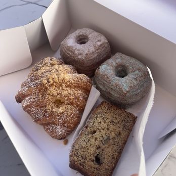 Bonrue Bakery - Croughnuts, almond croissant and banana bread - Bakeries Near Me - St George, Utah Bonrue Bakery - Croughnuts, almond croissant and banana bread - Bakeries Near Me - St George, Utah