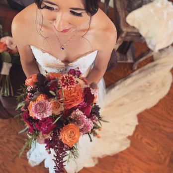 Twist+Co. - Close up of the gorgeous makeup by Brooke. - Spray Tanning Near Me - Templeton, California Twist+Co. - Close up of the gorgeous makeup by Brooke. - Spray Tanning Near Me - Templeton, California