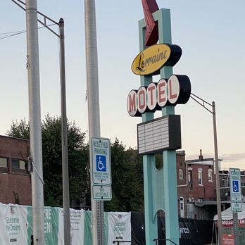 Central BBQ - Across from the restaurant - Barbeque Near Me - Memphis, Tennessee