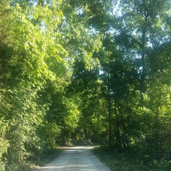 Claverach Farm - Road to the farm - American Near Me - Eureka, Missouri