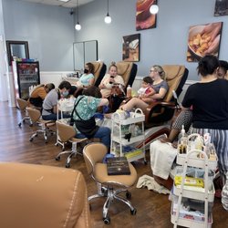 Dupont Nails & Spa - Party time