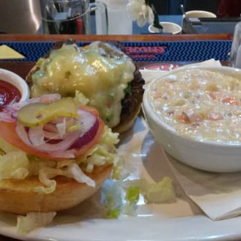 Eagle River Ale House - Jalapeño Cheeseburger and clam chowder - New American Near Me - Eagle River, Alaska