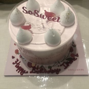 Tous Les Jours - strawberry lychee cloud cake - Coffee & Tea Near Me - Carrollton, Texas Tous Les Jours - strawberry lychee cloud cake - Coffee & Tea Near Me - Carrollton, Texas