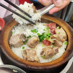 Sparerib and Chinese sausage claypot rice