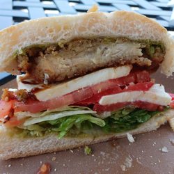 10 Main Cafe & Deli