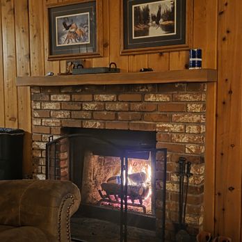 Double Eagle Resort - Fireplace created a cozy ambiance - Resorts Near Me - June Lake, California Double Eagle Resort - Fireplace created a cozy ambiance - Resorts Near Me - June Lake, California