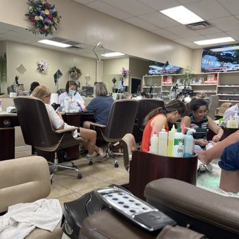 Julie's Nails - Small space salon - Nail Salons Near Me - Louisville, Kentucky Julie's Nails - Small space salon - Nail Salons Near Me - Louisville, Kentucky