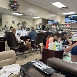 Julie's Nails - Small space salon