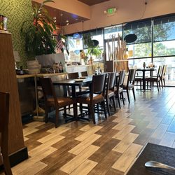Lucky Kitchen - Indoor dinning