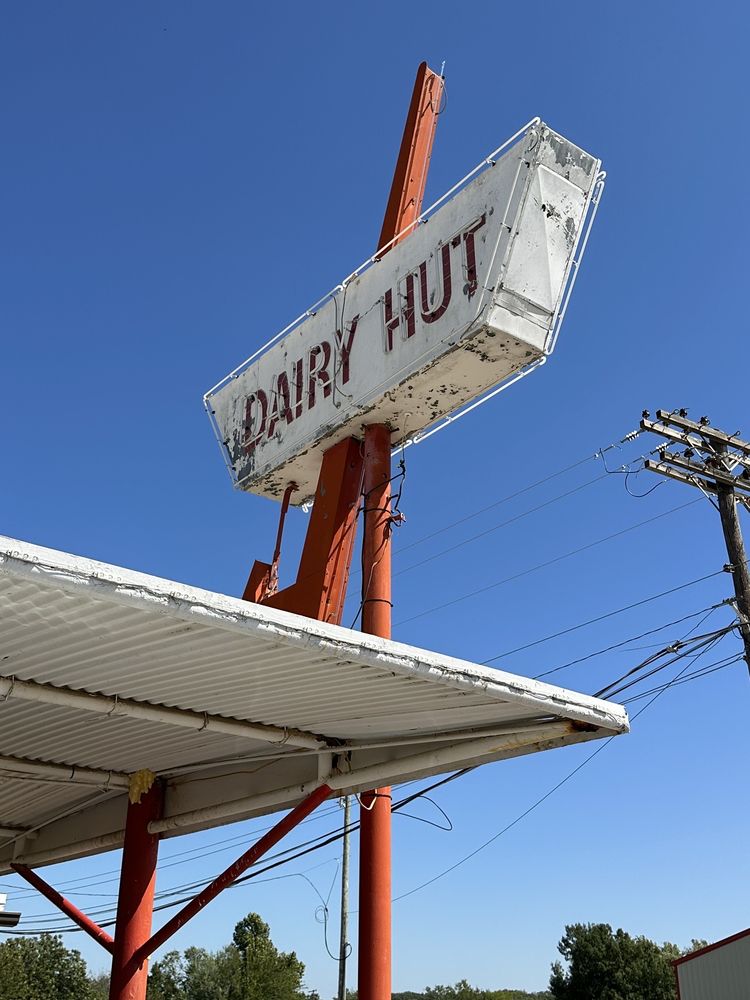 DAIRY HUT Updated October 2024 11 Photos 736 E Chicago Ave, Yale