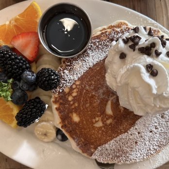 Hollywood Cafe - Two pancakes w powdered sugar, whipped cream, chocolate chips, syrup & mixed fruit on the side - Breakfast & Brunch Near Me - San Francisco, California