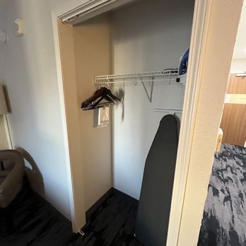 Fairfield by Marriott Inn & Suites Bentonville Rogers - Closet space - Hotels Near Me - Rogers, Arkansas