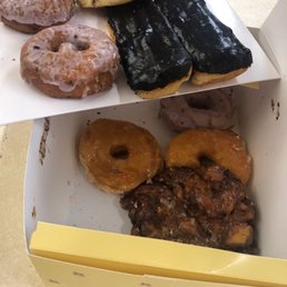 Double decker doughnut boxes so your doughnuts always have enough room! WOW fantastic idea Double decker doughnut boxes so your doughnuts always have enough room! WOW fantastic idea