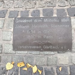 Riesener-Brunnen - Die Platte mit der Widmung. The plate with the dedication.?