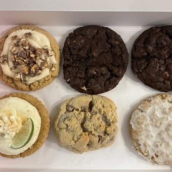 Crumbl - Cedar Park - Peanut butter with snickers, triple chocolate chip, key lime pie, milk chocolate chip and iced oatmeal - Bakeries Near Me - Cedar Park, Texas Crumbl - Cedar Park - Peanut butter with snickers, triple chocolate chip, key lime pie, milk chocolate chip and iced oatmeal - Bakeries Near Me - Cedar Park, Texas