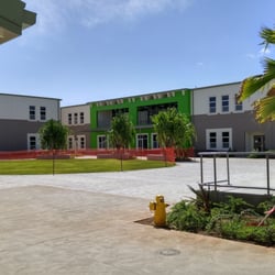 Ho'okele Elementary School - Courtyard on campus