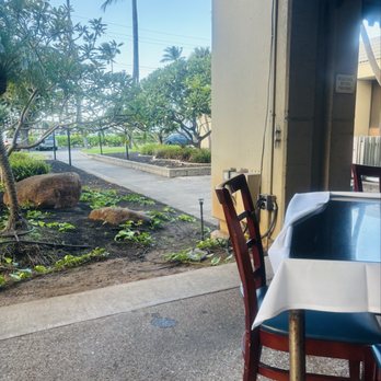 Bistro Casanova - Bistro Casanova - outdoor seating - Mediterranean Near Me - Kahului, Hawaii