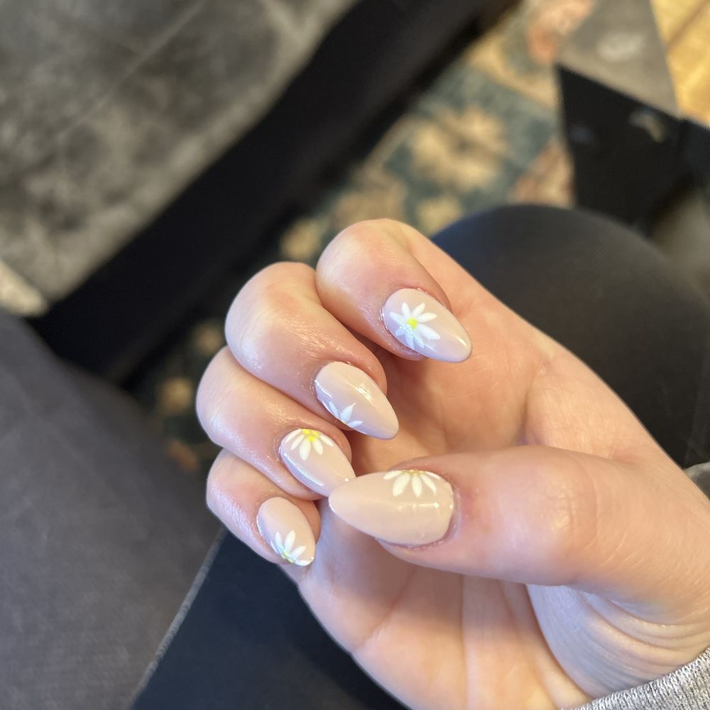 Lilly Nails - Nail Salons Near Me - Waynesville, North Carolina