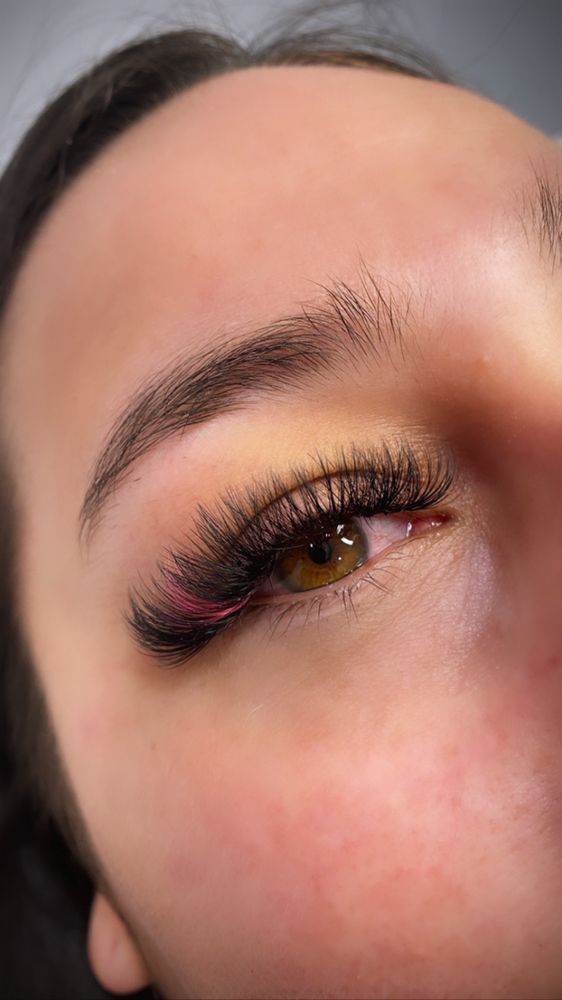 Barbie lashes la Logo