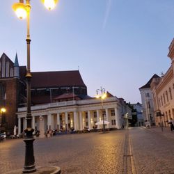 Säulengebäude - Säulengebäude