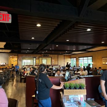 Chef Ping - people in a restaurant with tables and booths - Chinese Near Me - Rolling Meadows, Illinois