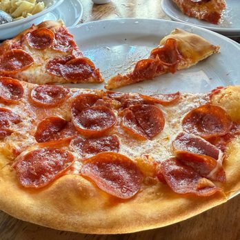 Della Terra Restaurant - Pepperoni Pizza - Italian Near Me - Los Angeles, California