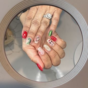 Tipsy Salon Bar Linton Blvd - christmas design - Eyelash Service Near Me - Delray, Florida Tipsy Salon Bar Linton Blvd - christmas design - Eyelash Service Near Me - Delray, Florida