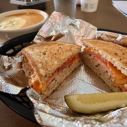 NeWorlDeli - Tuna Melt Classic, Mixed Soup