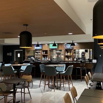 Four Points by Sheraton Brunswick - Bar and lounge - Hotels Near Me - Brunswick, Georgia Four Points by Sheraton Brunswick - Bar and lounge - Hotels Near Me - Brunswick, Georgia