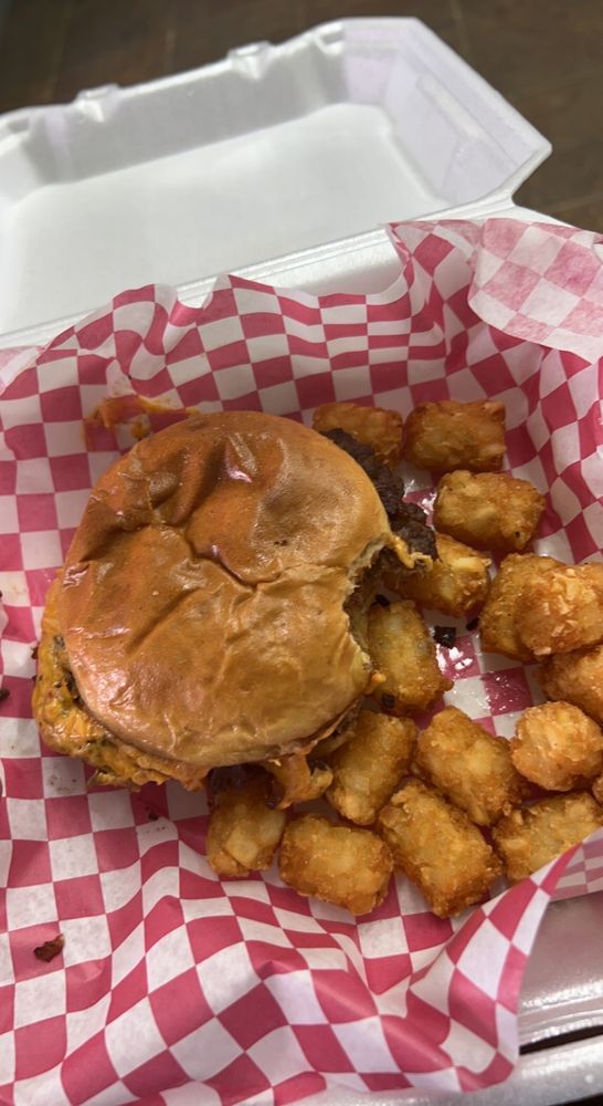 MINNIE’S SOUTHERN CAFE Updated October 2024 611 W Stockton St