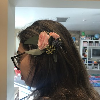 Arizona Flower Market - Natural flower hair comb - Wholesale Stores Near Me - Phoenix, Arizona