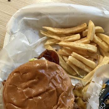 Boathouse Bar and Kitchen - Cheeseburger - Wine Bars Near Me - Atlanta, Georgia Boathouse Bar and Kitchen - Cheeseburger - Wine Bars Near Me - Atlanta, Georgia